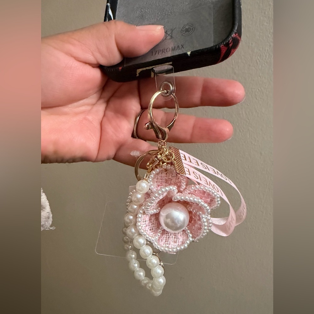 Elegant Pink Pearl Flower Keychain - Designer-Inspired Women’s Accessory